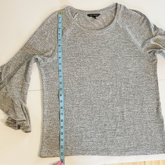 Banana Republic Light Gray 3/4 Sleeves Ruffle Open Sleeve Stretch Crew Sz Small - Picture 8 of 8